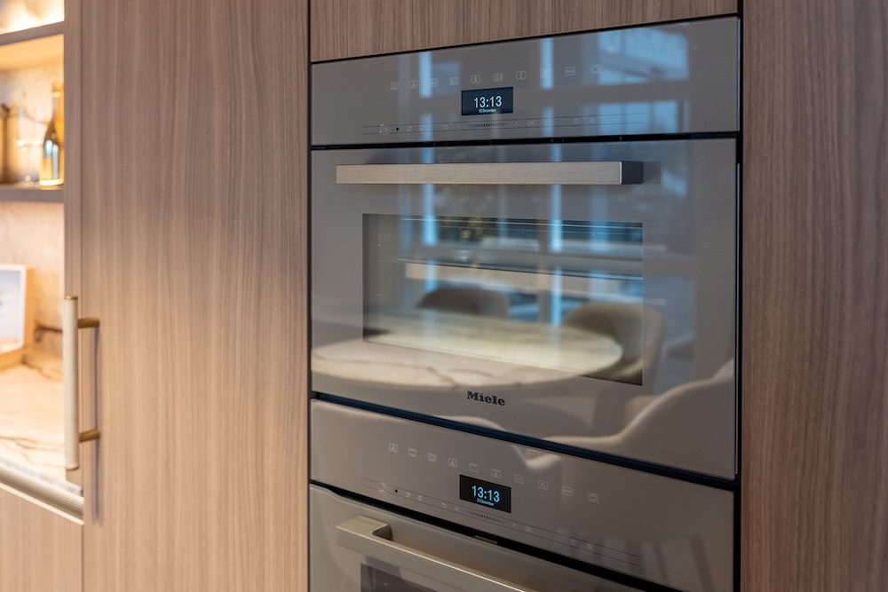 Foto Nieuw in de showroom van Tieleman: Exclusieve maatwerk keuken FotoNieuw in de showroom van Tieleman: Exclusieve maatwerk keuken